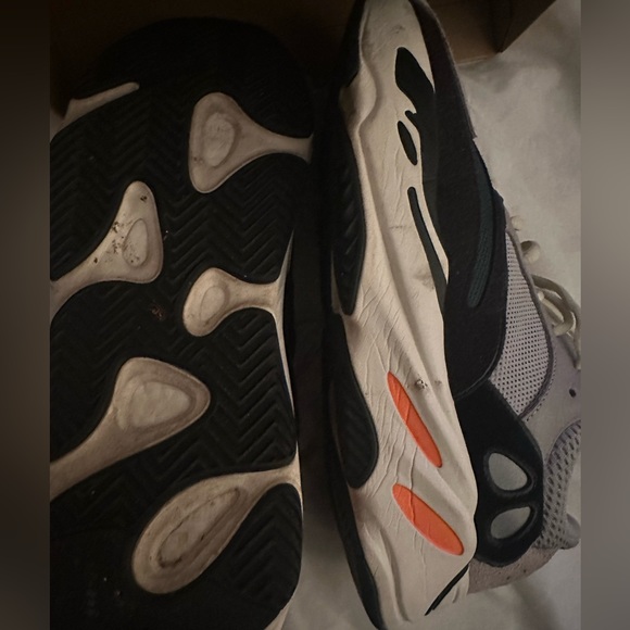 Yeezy Boost 700 Wave Runner - Picture 4 of 8